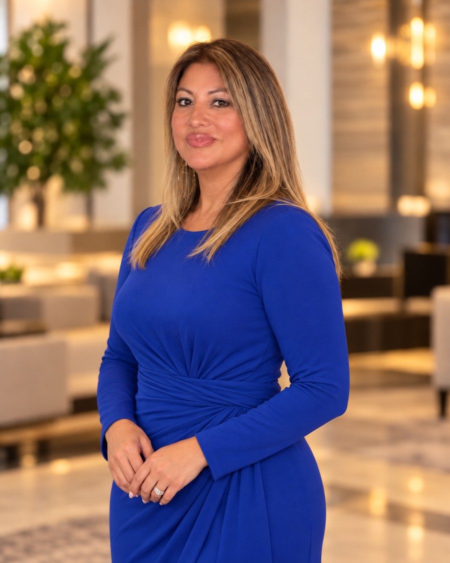 Nelly Santiesteban meeting a client